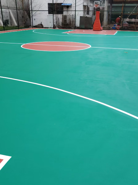 济阳 球场长期使用易出现地面开裂
